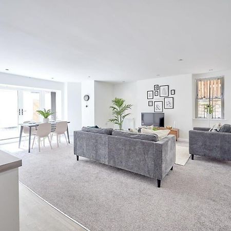 Modern 2 Bedroom Apartment In Preston Престън Екстериор снимка