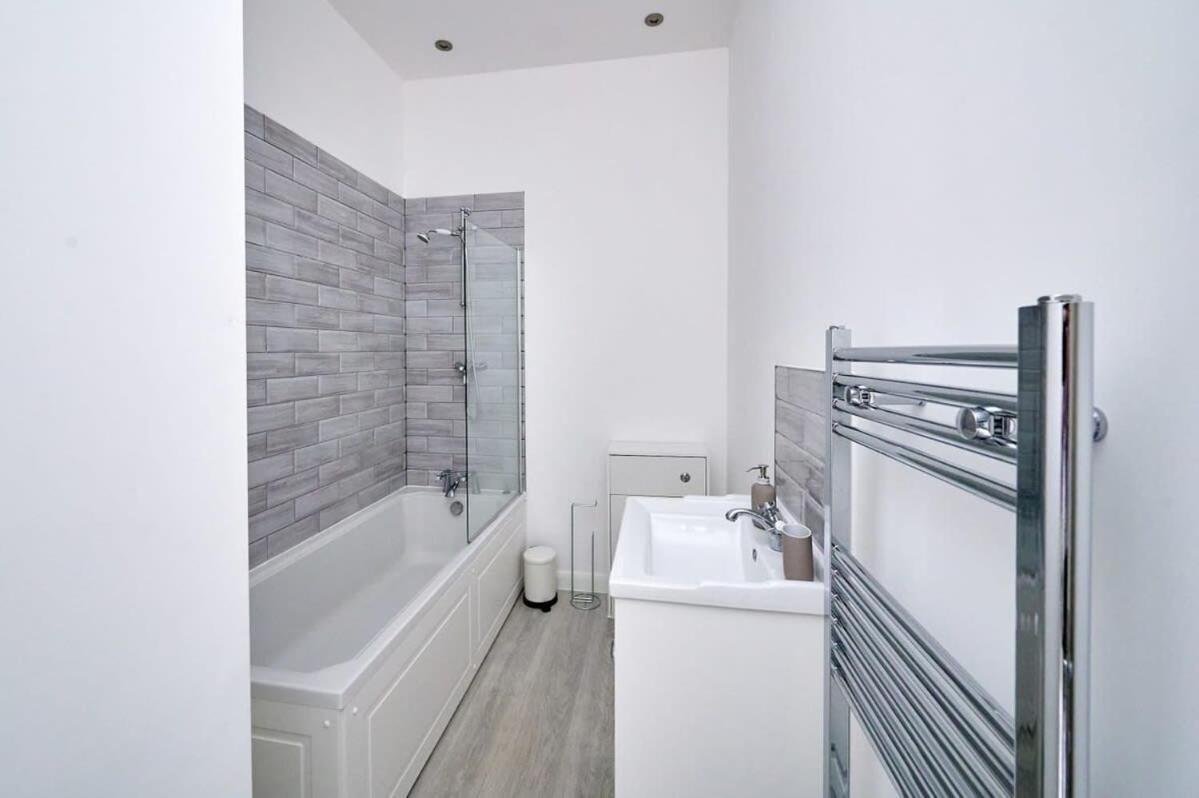 Modern 2 Bedroom Apartment In Preston Престън Екстериор снимка