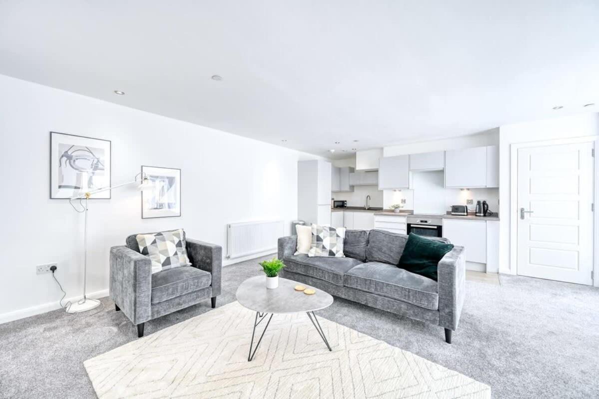 Modern 2 Bedroom Apartment In Preston Престън Екстериор снимка