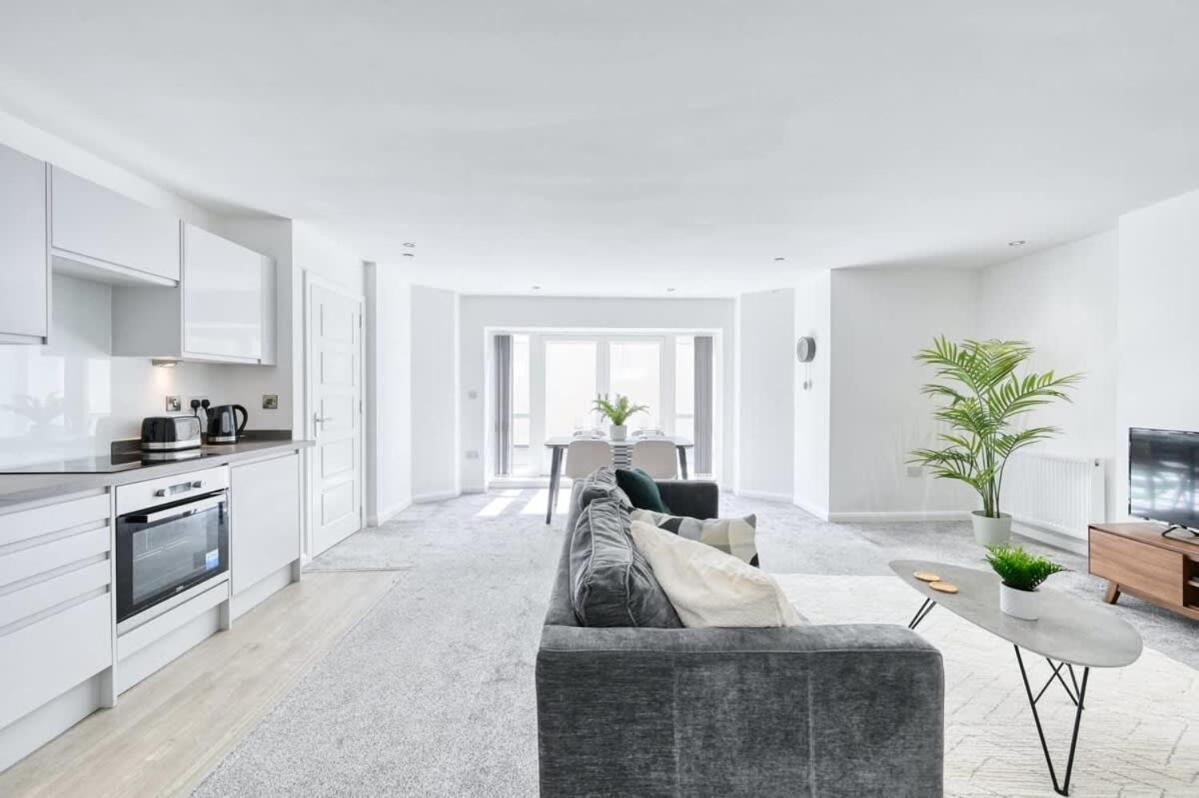 Modern 2 Bedroom Apartment In Preston Престън Екстериор снимка