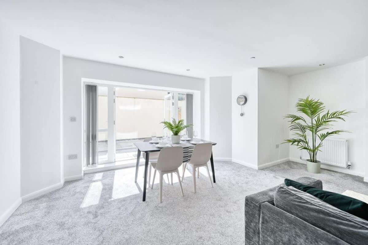 Modern 2 Bedroom Apartment In Preston Престън Екстериор снимка