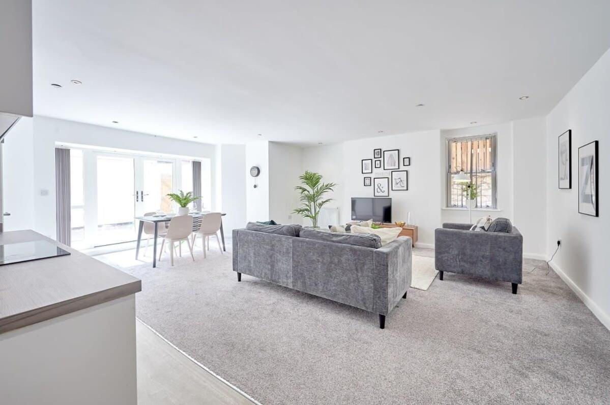 Modern 2 Bedroom Apartment In Preston Престън Екстериор снимка